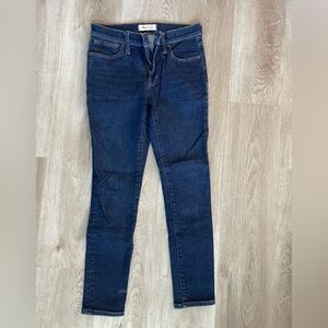 Madewell 9” mid rise skinny jean. Size 25 petite.